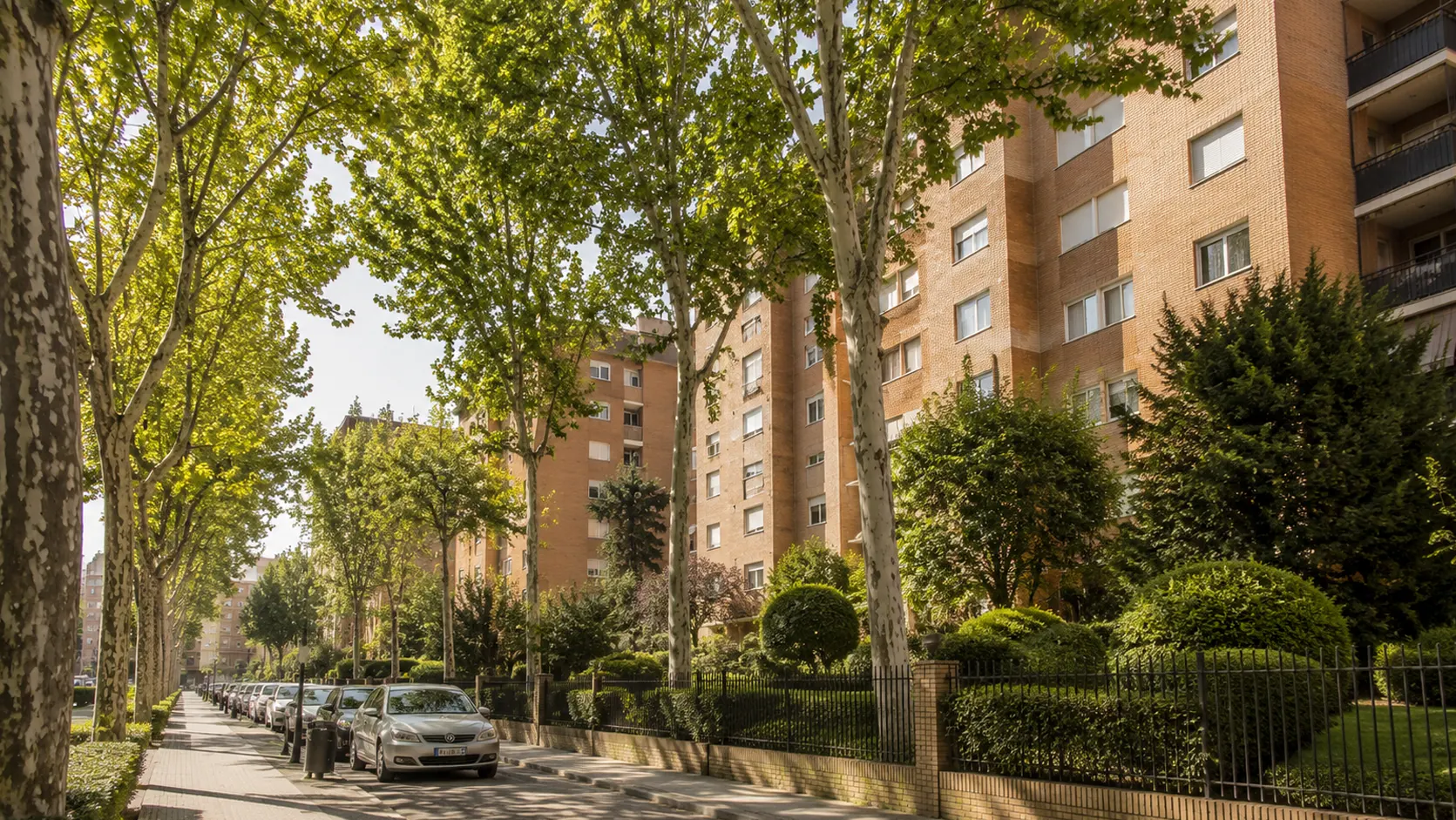 Bloques residenciales con zonas verdes en San Pascual, Ciudad Lineal