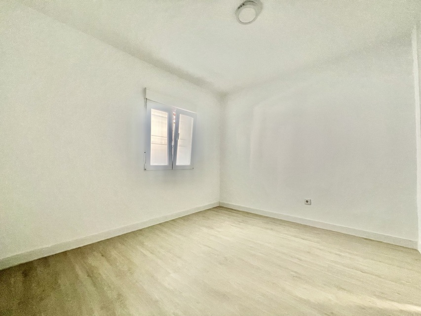 Piso en Venta en Calle de Ochagavia, Valdezarza