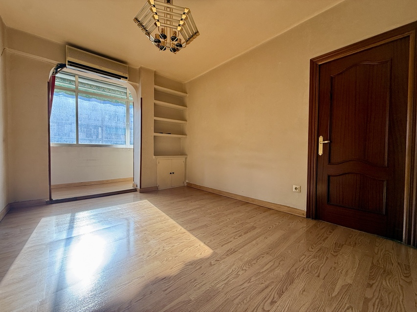 Piso en Venta en Calle Mercedes Arteaga, Opañel