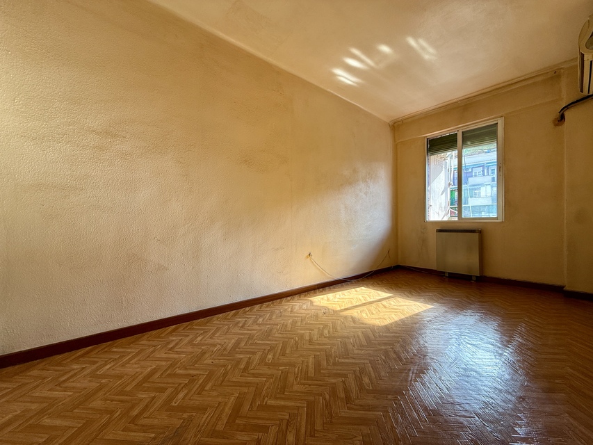 Piso en Venta en Calle Mercedes Arteaga, Opañel