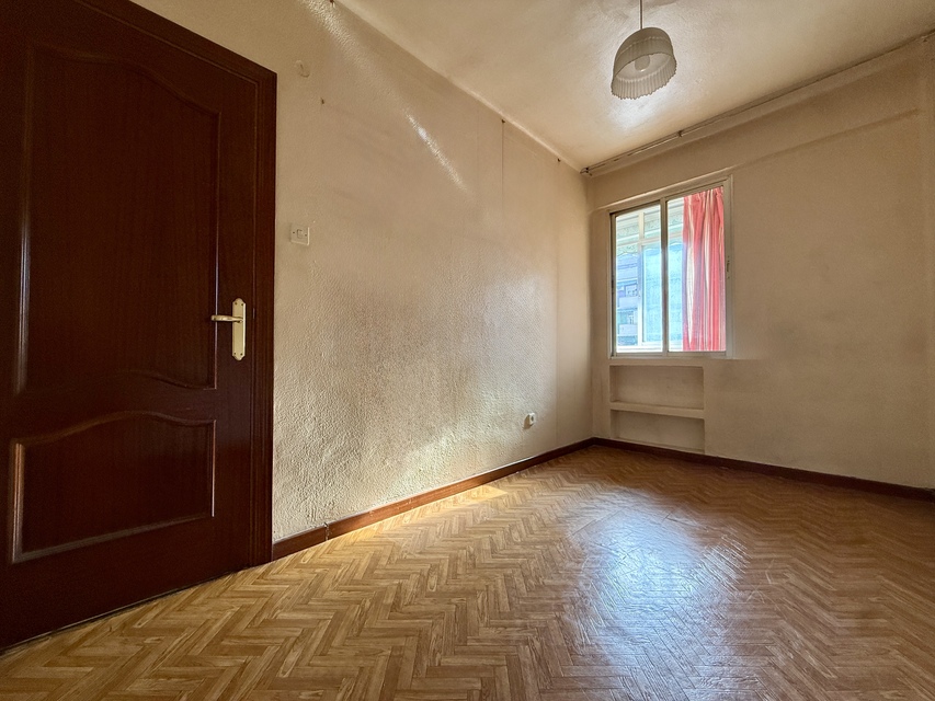 Piso en Venta en Calle Mercedes Arteaga, Opañel