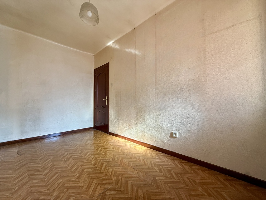 Piso en Venta en Calle Mercedes Arteaga, Opañel
